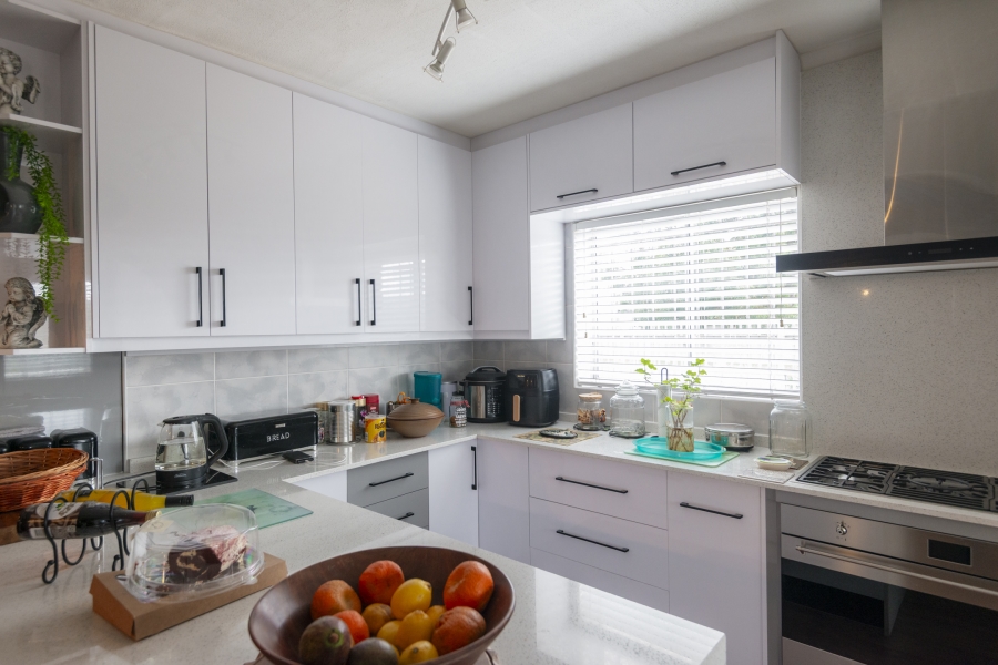 5 Bedroom Property for Sale in Middedorp Western Cape